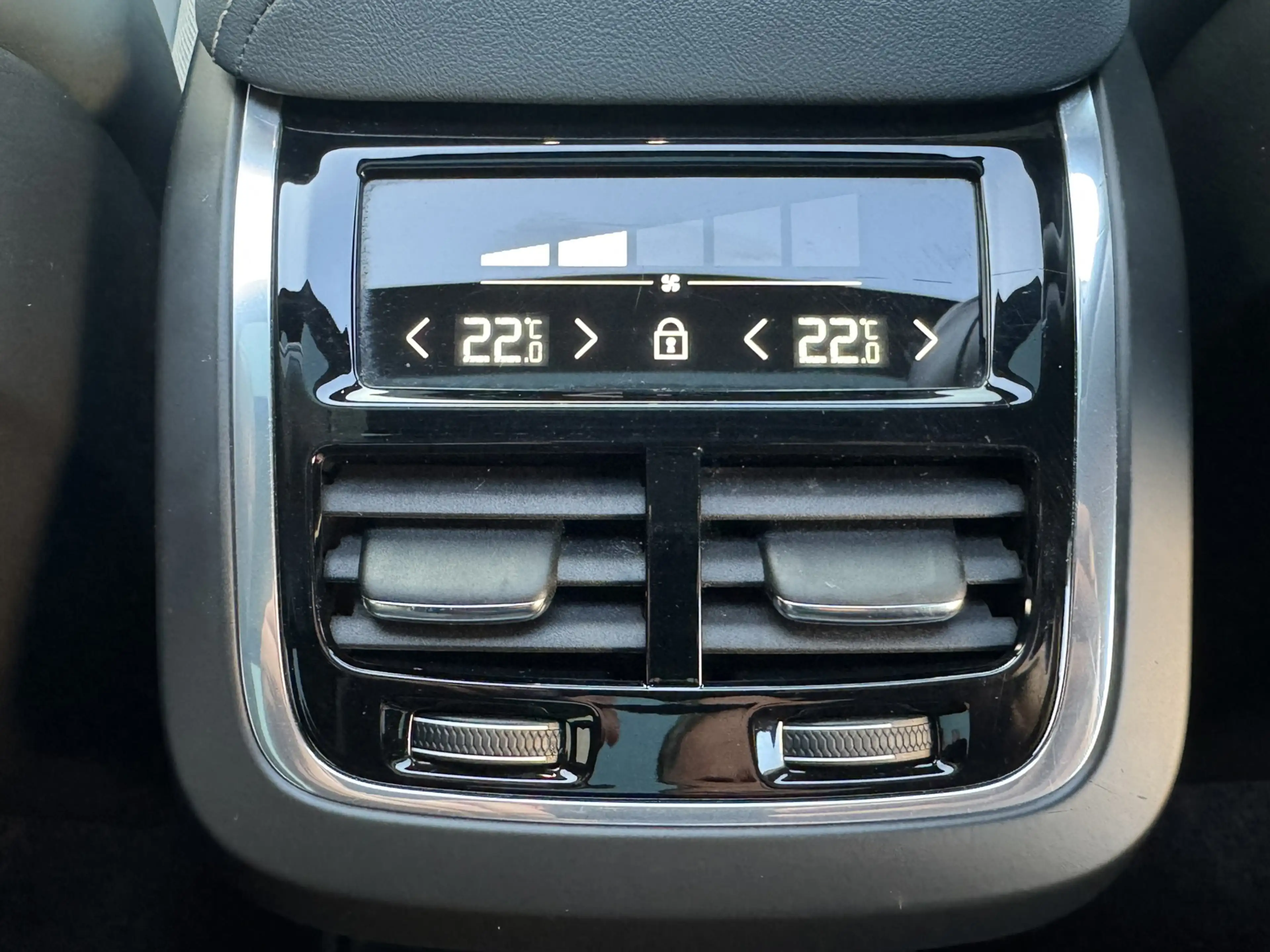 Volvo XC60 2.0 B4 Business R -Line Pro Panodak Volleder Adapt — photo 40