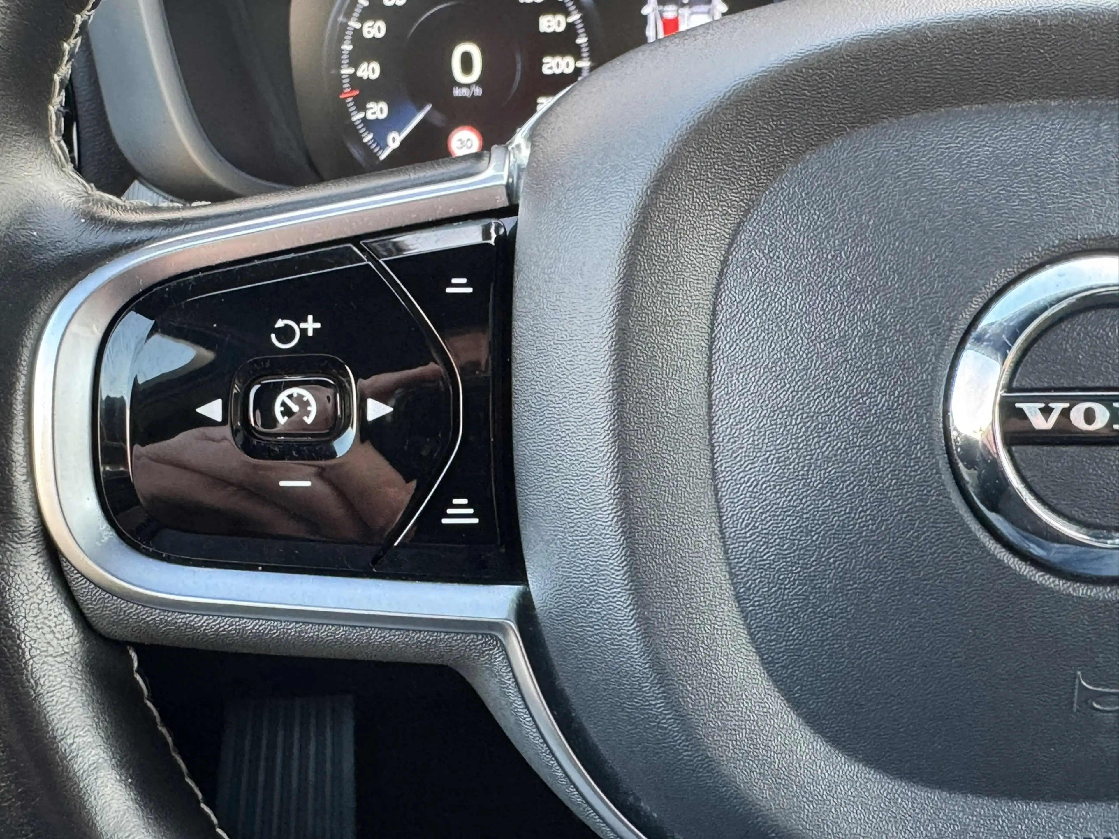 Volvo XC60 2.0 B4 Business R -Line Pro Panodak Volleder Adapt — photo 46