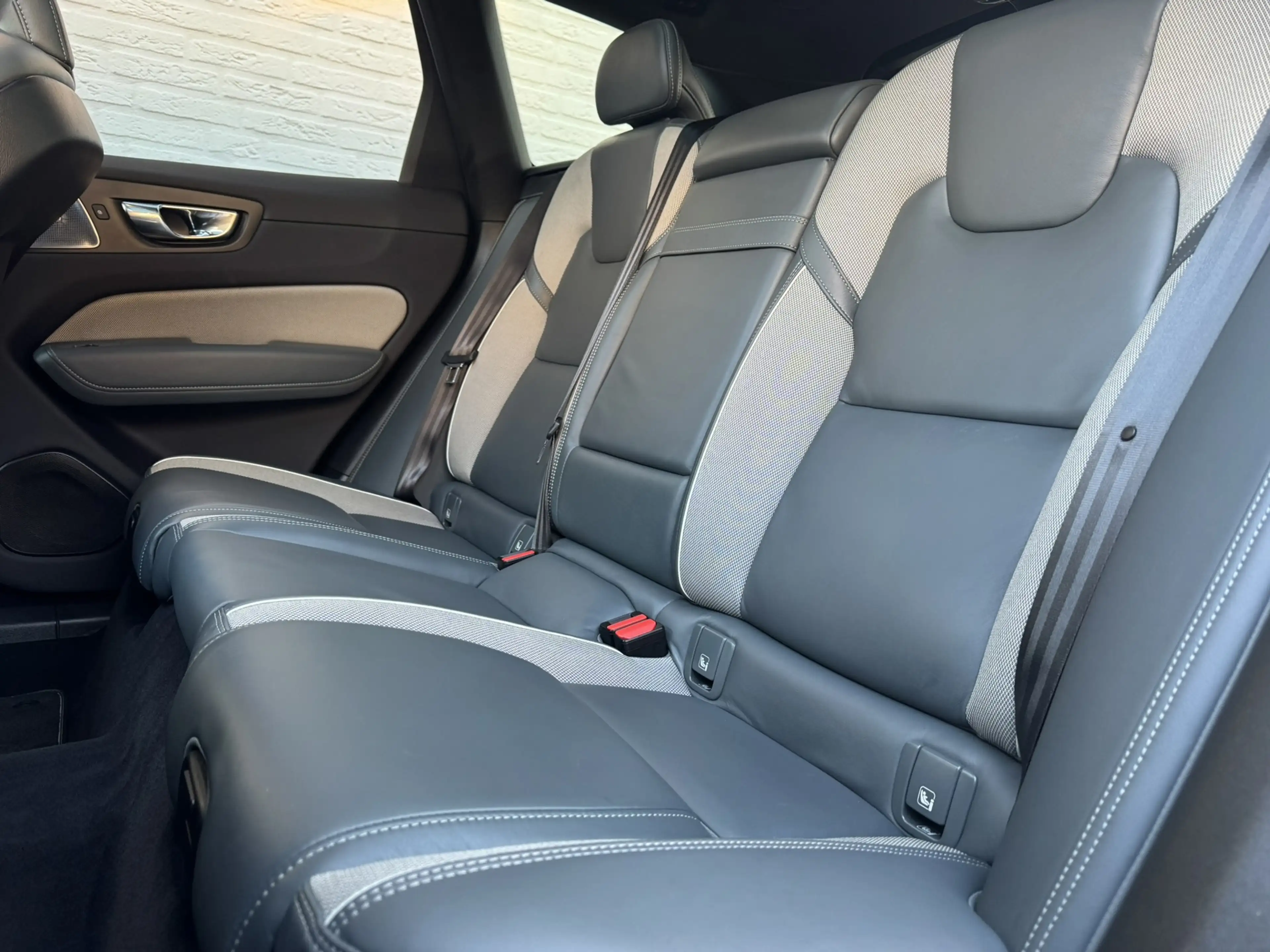 Volvo XC60 2.0 B4 Business R -Line Pro Panodak Volleder Adapt — photo 26
