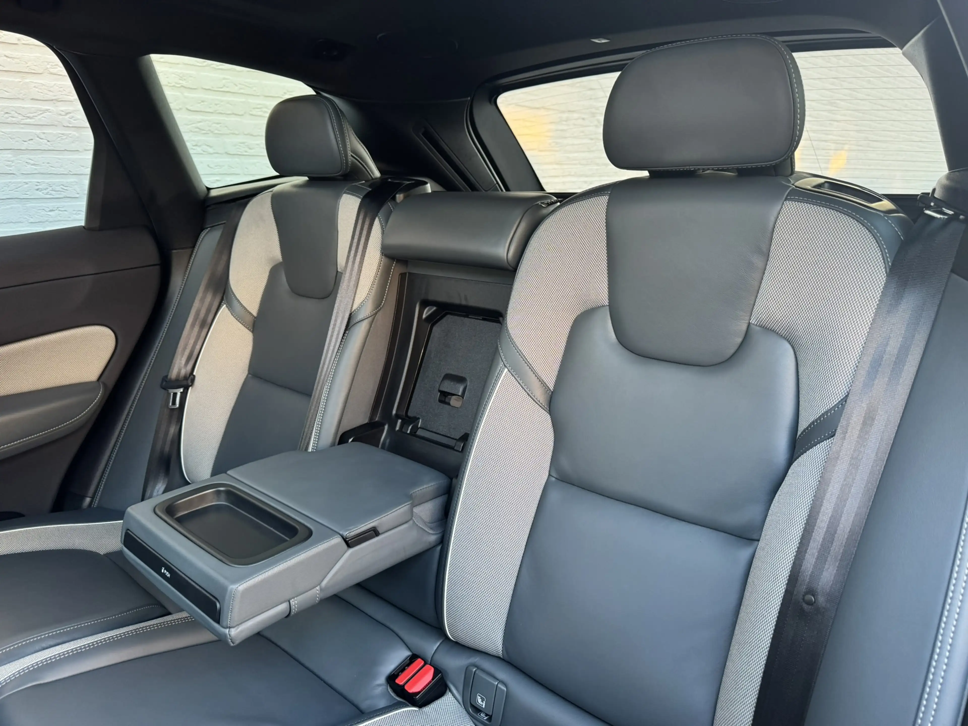 Volvo XC60 2.0 B4 Business R -Line Pro Panodak Volleder Adapt — photo 27