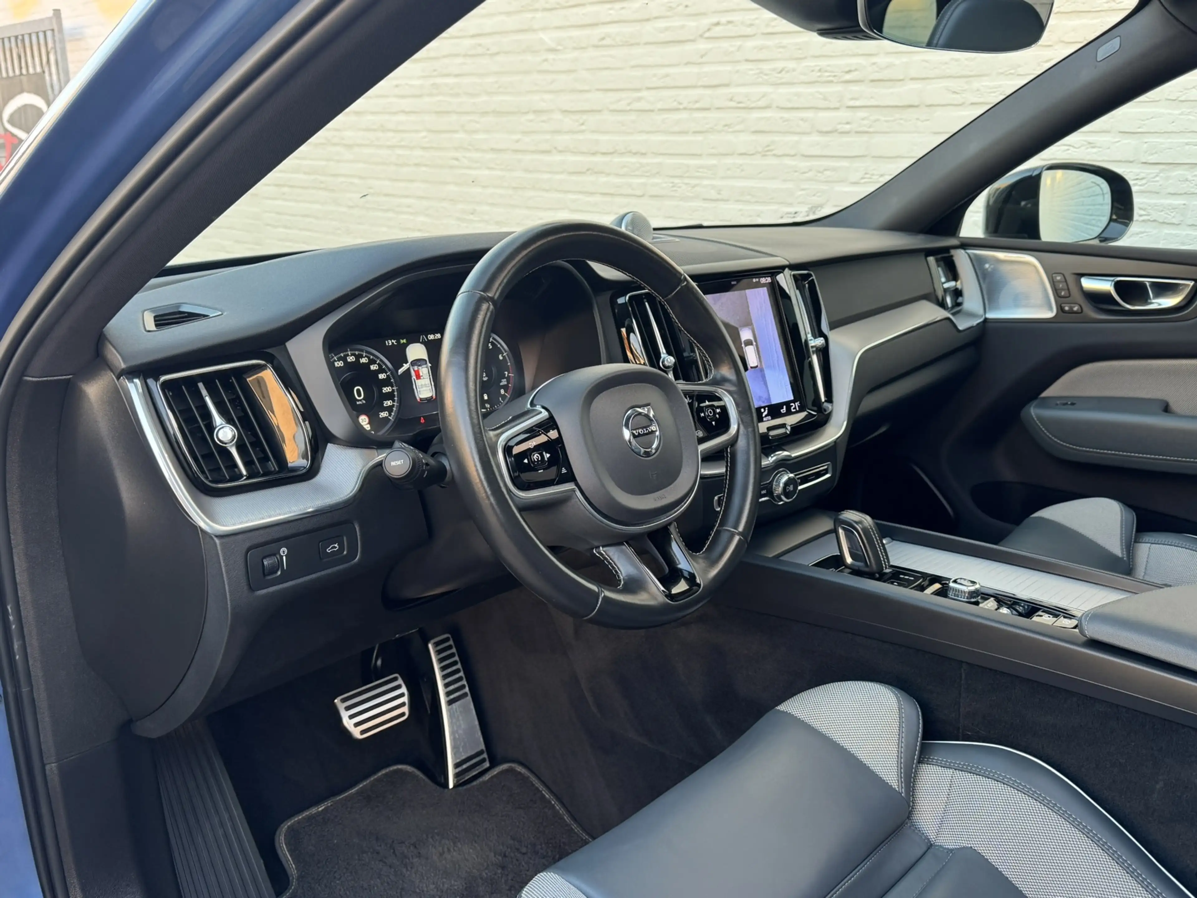 Volvo XC60 2.0 B4 Business R -Line Pro Panodak Volleder Adapt — photo 25