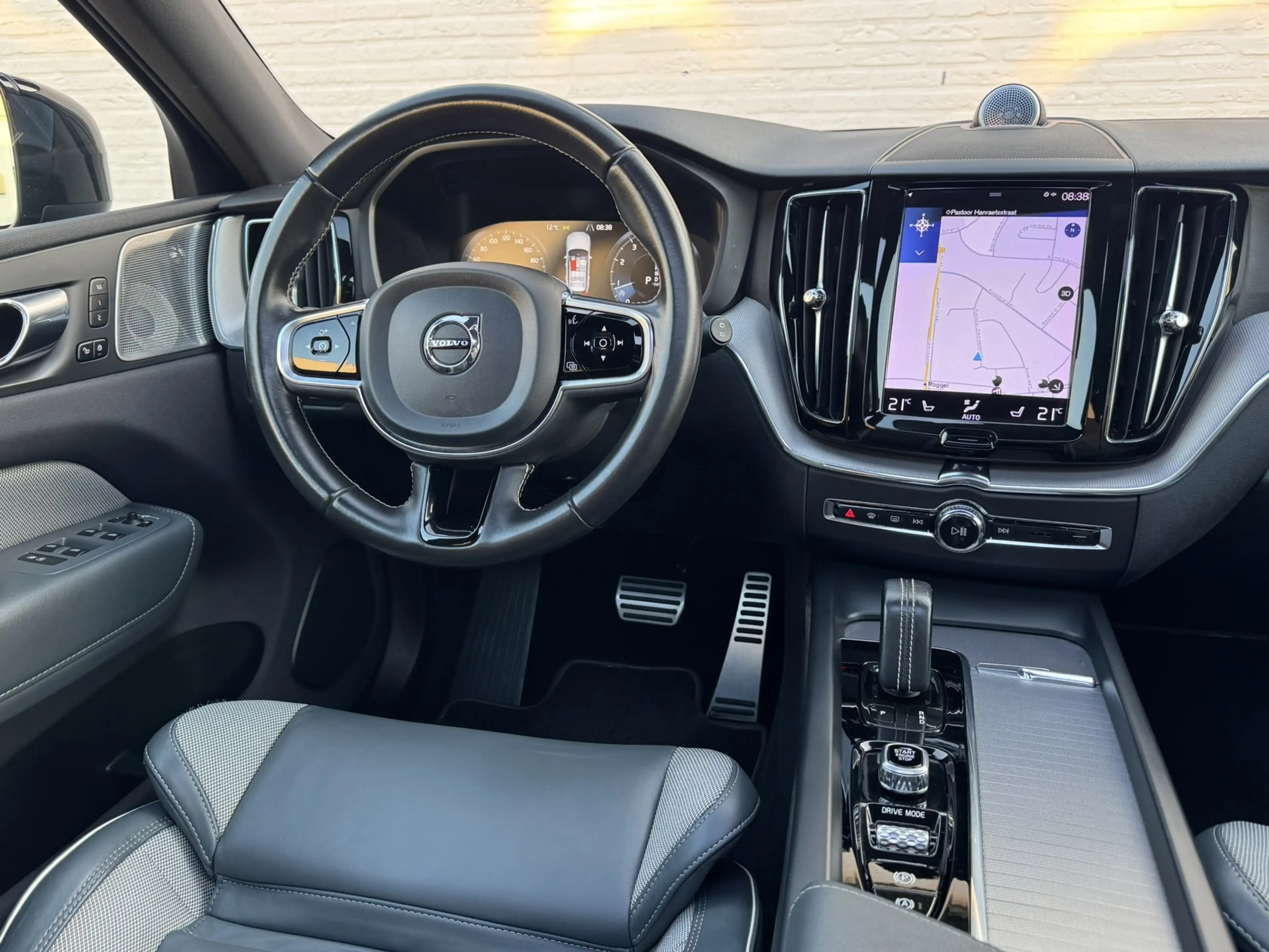 Volvo XC60 2.0 B4 Business R -Line Pro Panodak Volleder Adapt — photo 41