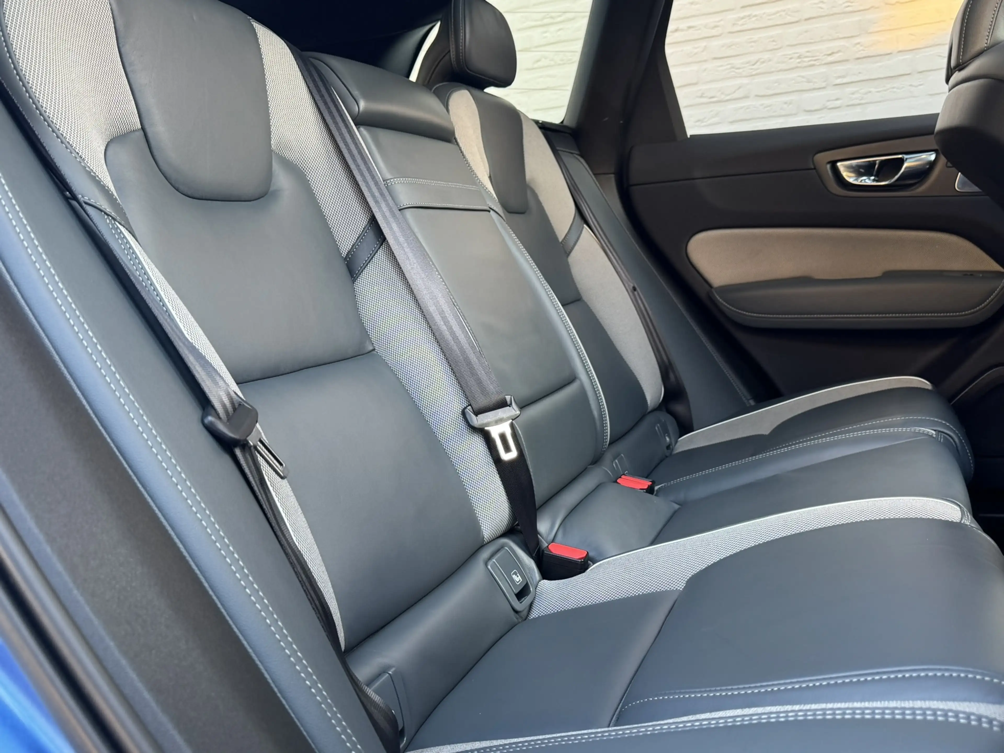 Volvo XC60 2.0 B4 Business R -Line Pro Panodak Volleder Adapt — photo 22
