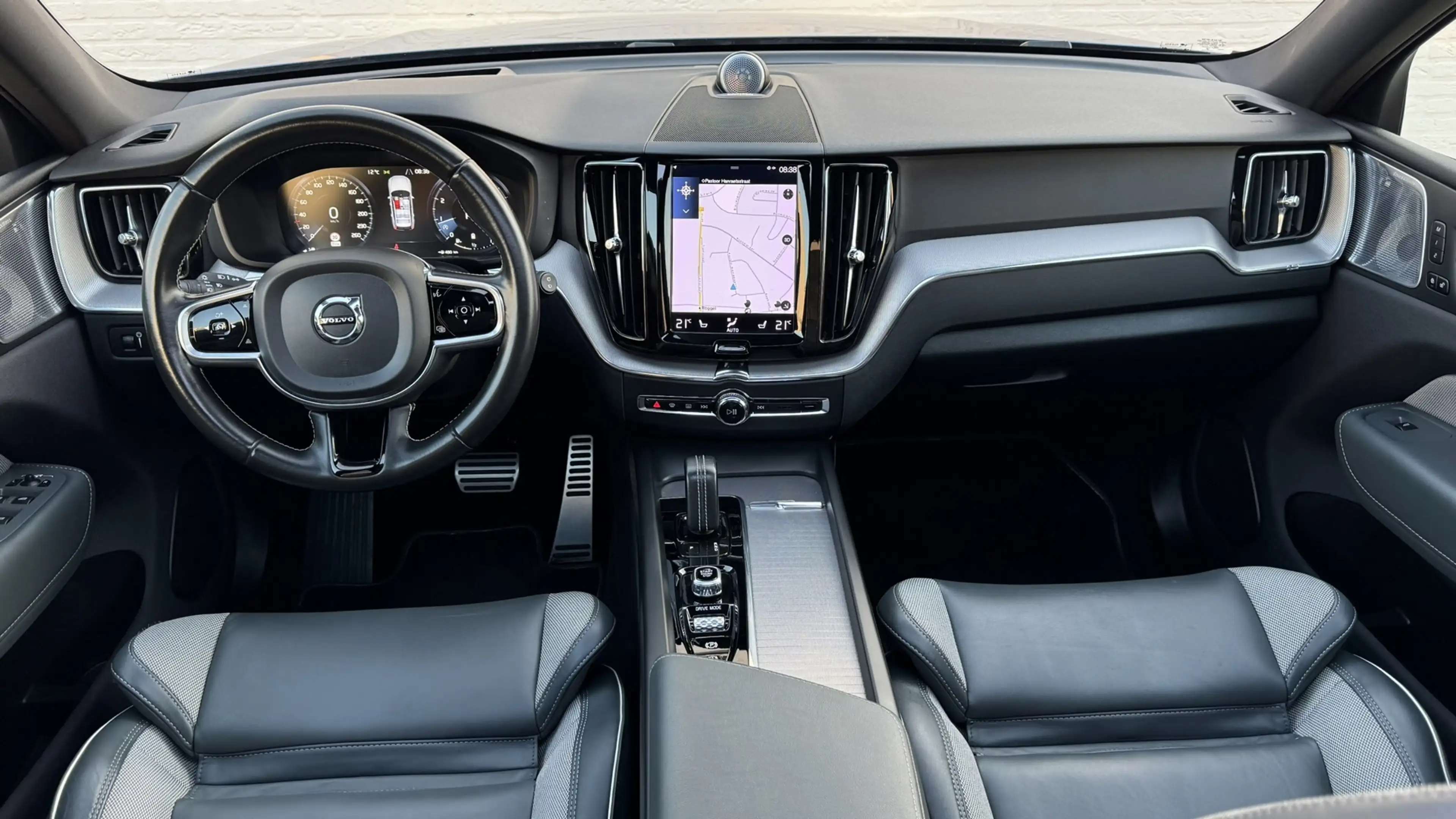 Volvo XC60 2.0 B4 Business R -Line Pro Panodak Volleder Adapt — photo 2