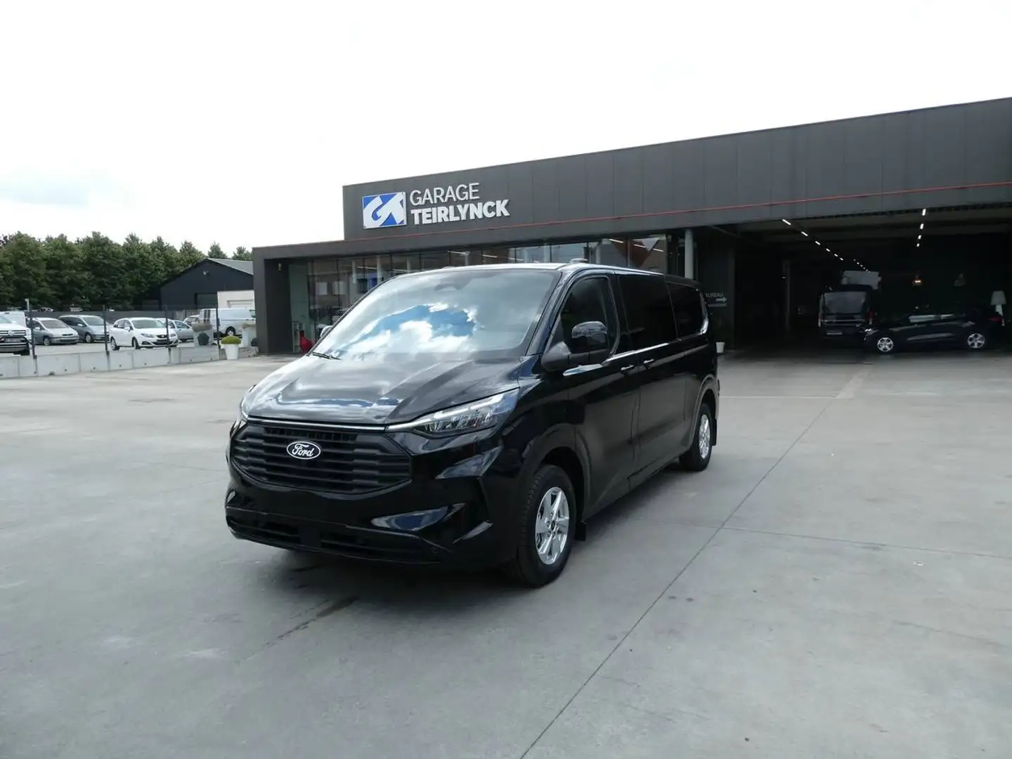 Ford Transit Custom L2 Multi-Use 6pl 2.0 TDCi 170pk Automaat Limited Luxe STOCK '26 (74312) Negro - 2