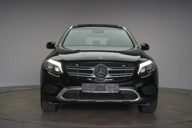 Mercedes-Benz 300 view 2