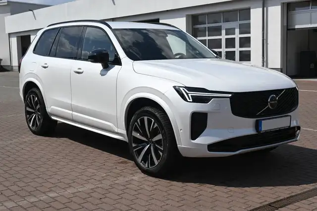 Volvo XC90 view 7