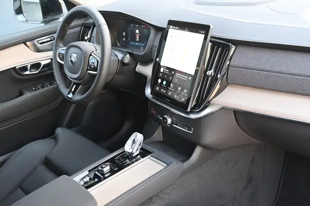 Volvo XC90 view 13