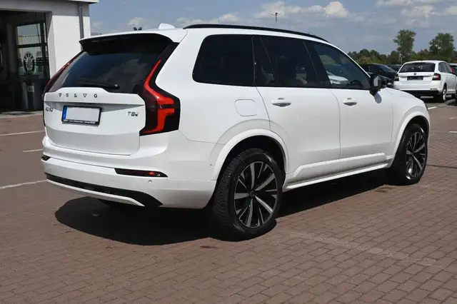 Volvo XC90 view 5