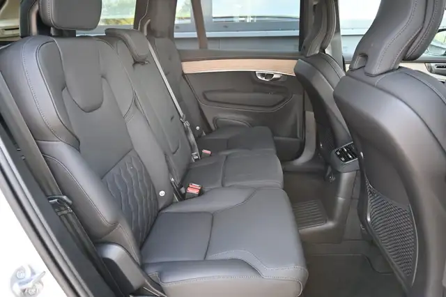 Volvo XC90 view 15