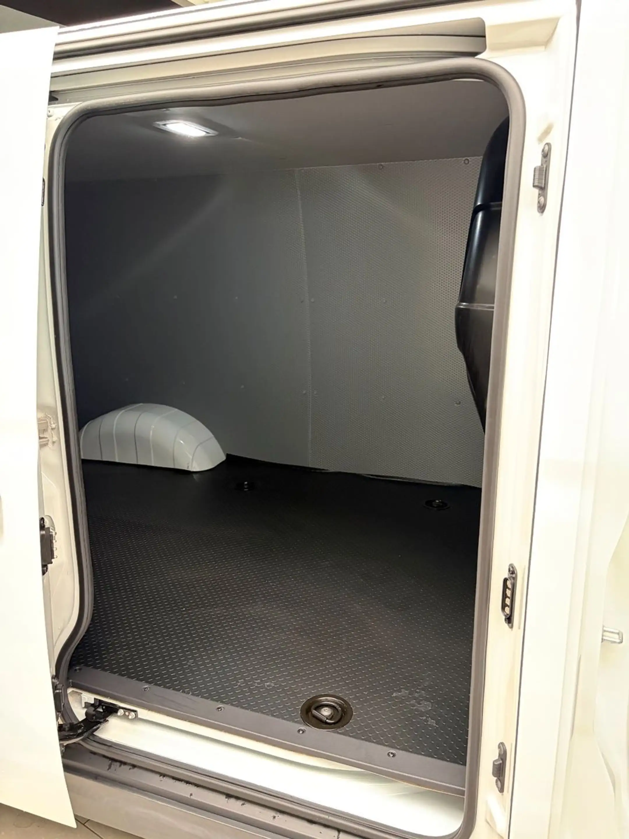Maxus eDeliver 3 Kasten L1H1/KAMERA/SHZ/PDC — photo 13