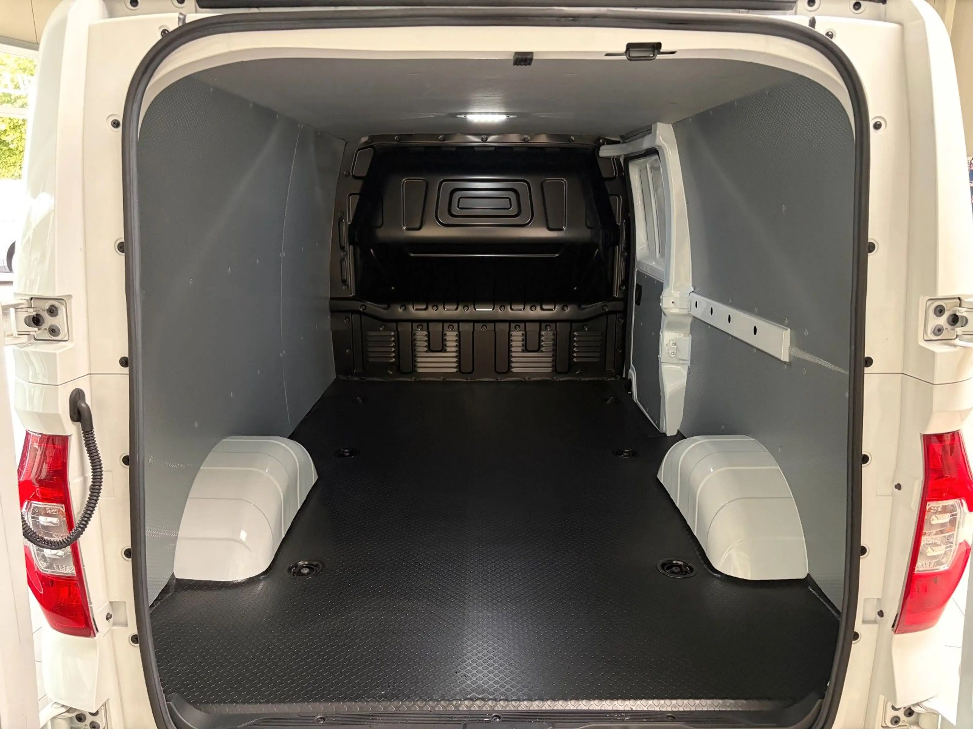 Maxus eDeliver 3 Kasten L1H1/KAMERA/SHZ/PDC — photo 8