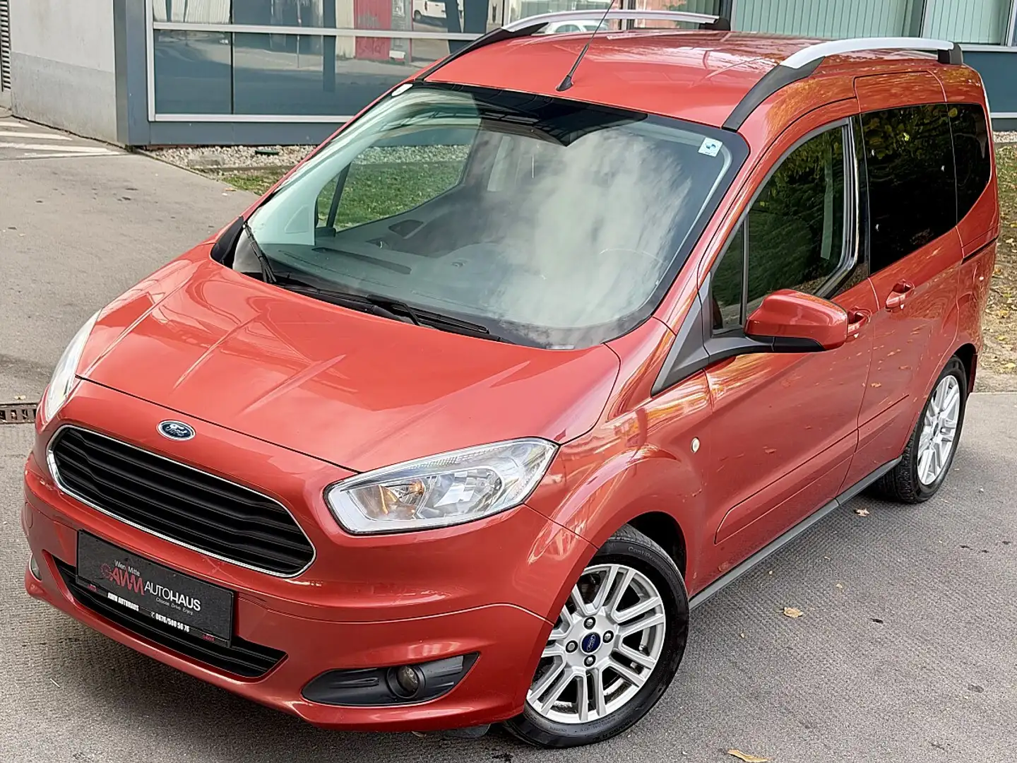 Ford Tourneo Courier 1,5 TDCi Titanium | Klimaaut. | Sitzh. | 2x Sch... Rot - 1