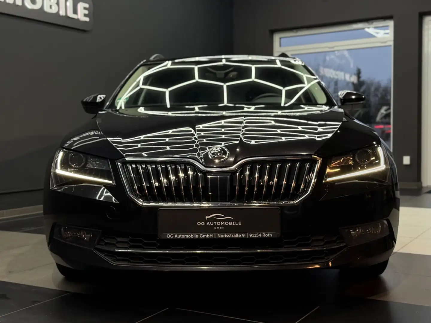 Skoda Superb Combi Ambition*LED*KAMERA*NAVI*TEMPOMAT Negro - 2