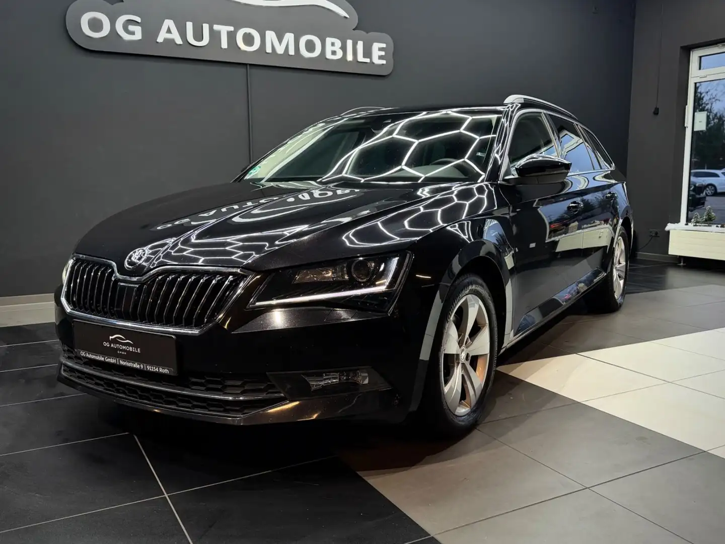 Skoda Superb Combi Ambition*LED*KAMERA*NAVI*TEMPOMAT Negro - 1