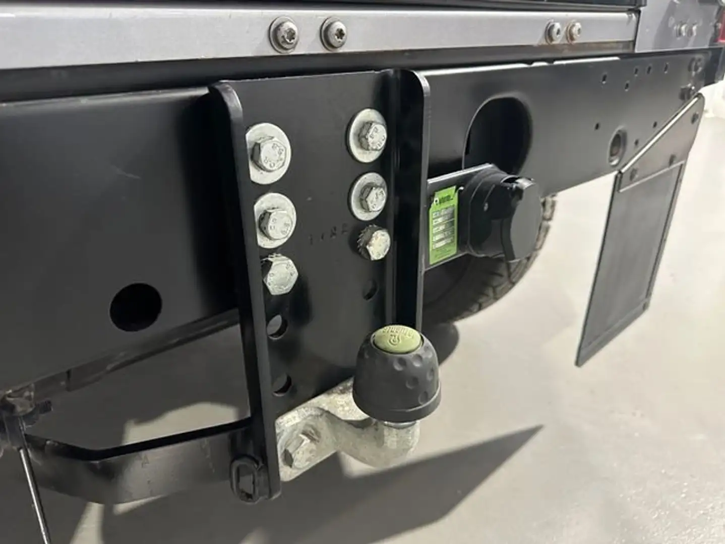 Land Rover Defender 90 2.5Td5 SW E Grau - 2