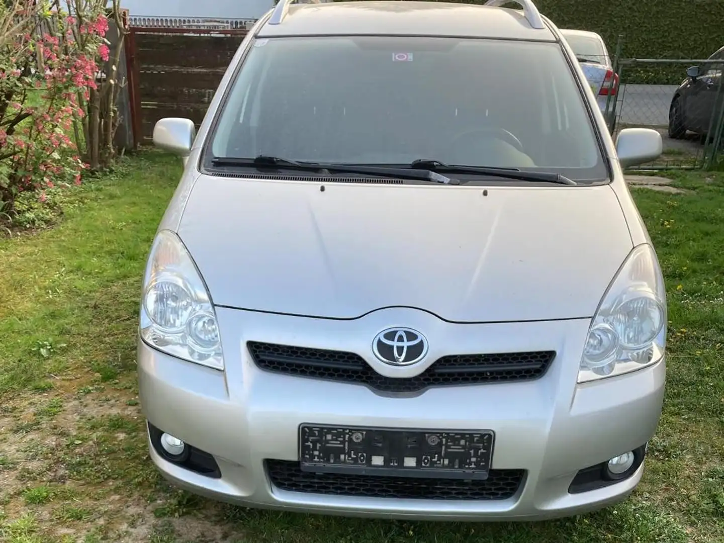 Toyota Corolla Verso Corolla Verso 2,2 D-4D 135 Linea Luna DPF Linea Luna Silber - 1