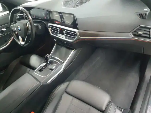 BMW 3 Series view 9