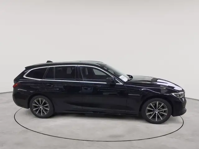 BMW 3 Series view 3