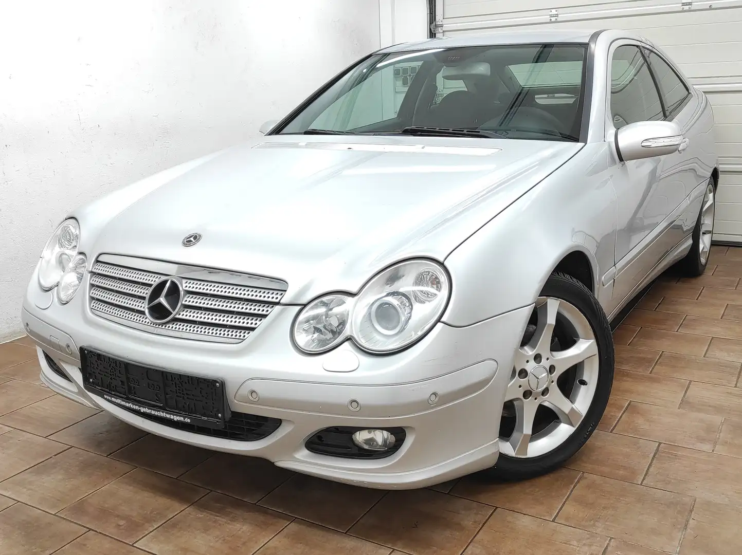 Mercedes-Benz C 160 XENON KLIMAA SHZ PDC SPORT EDITION TEMP BC 6-GANG Grau - 2