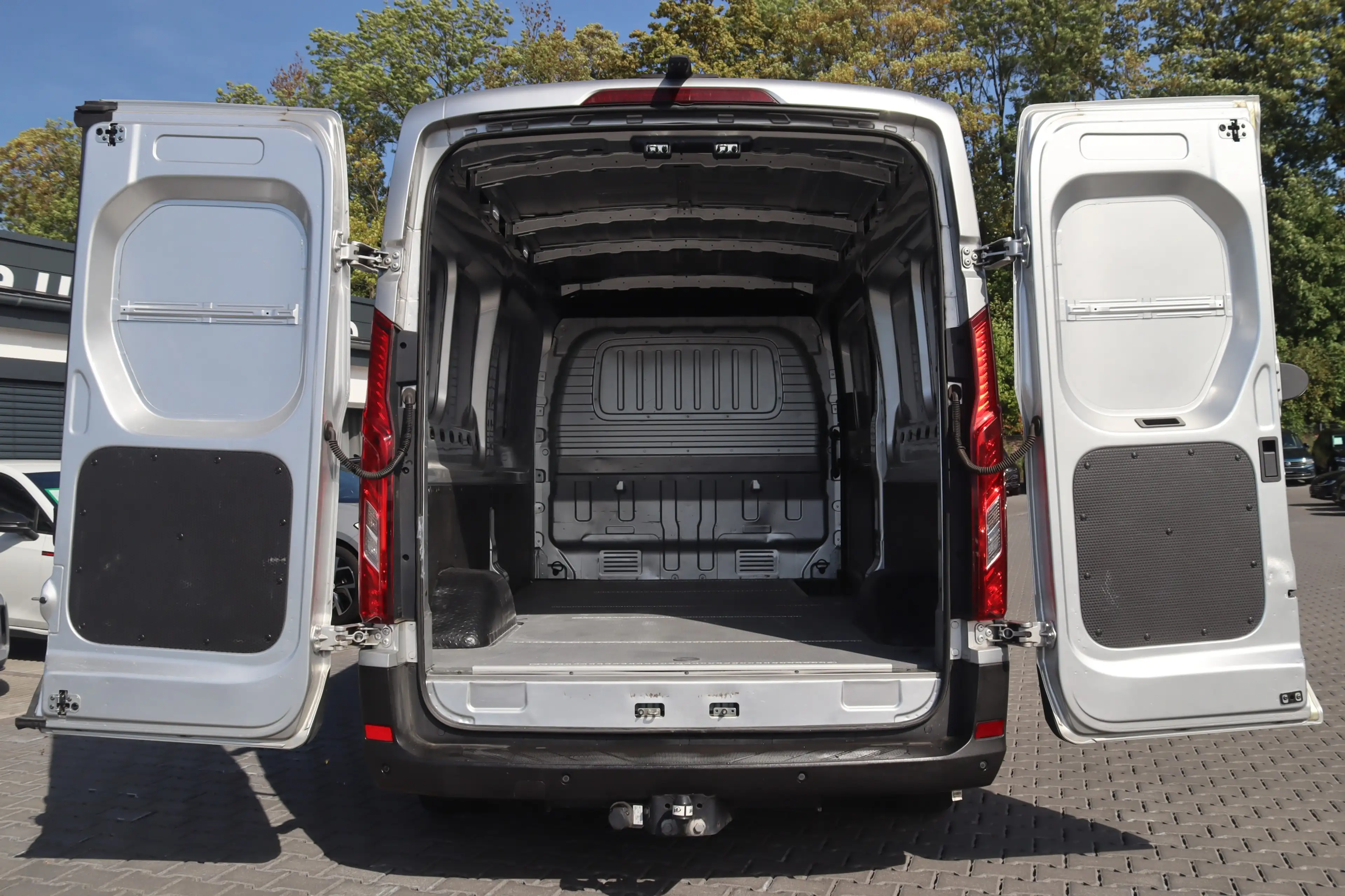 Maxus Deliver 9 AHK-Kamera-Temp.-Bluetooth-Spurhalte- — photo 7
