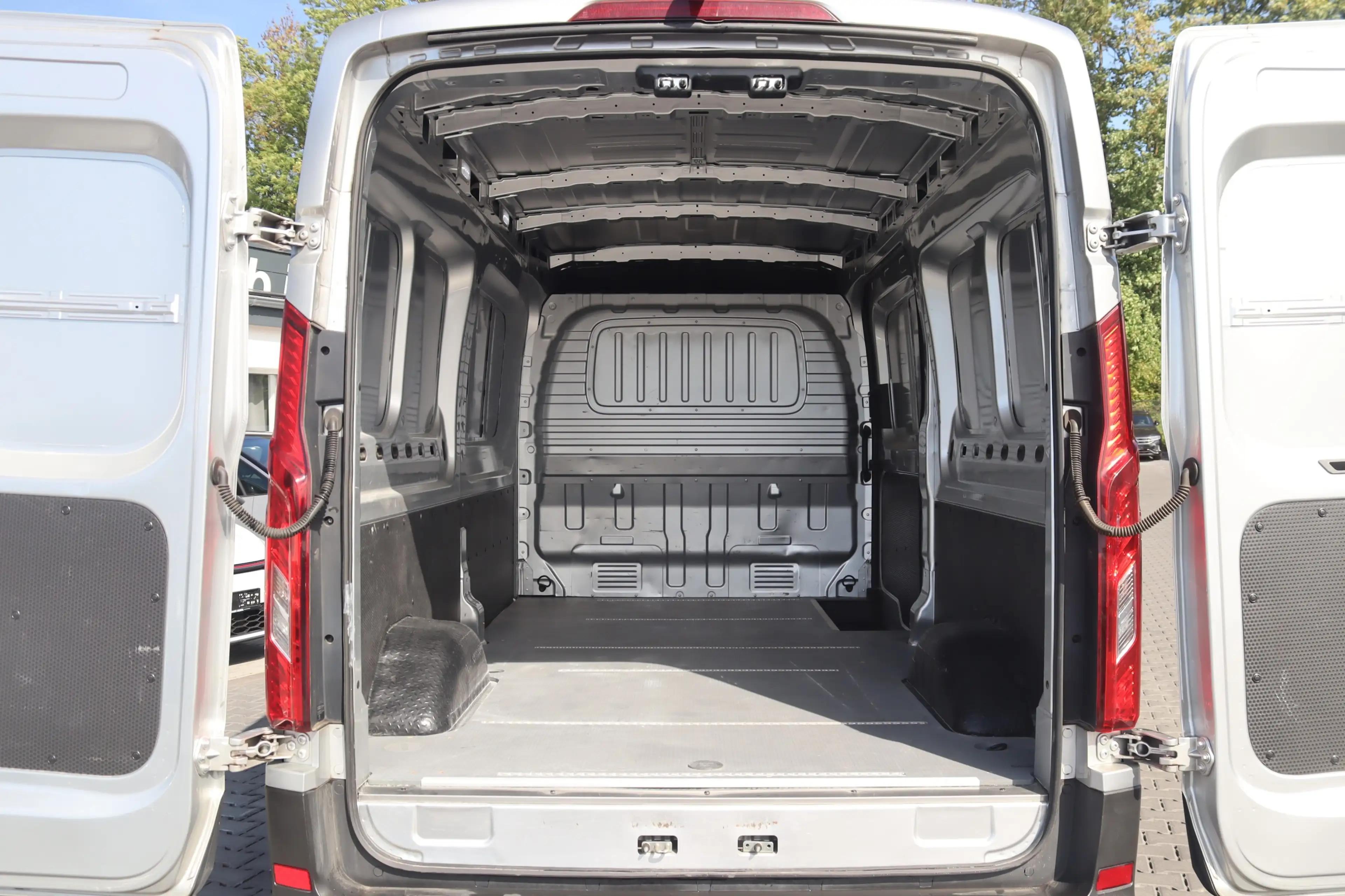 Maxus Deliver 9 AHK-Kamera-Temp.-Bluetooth-Spurhalte- — photo 8