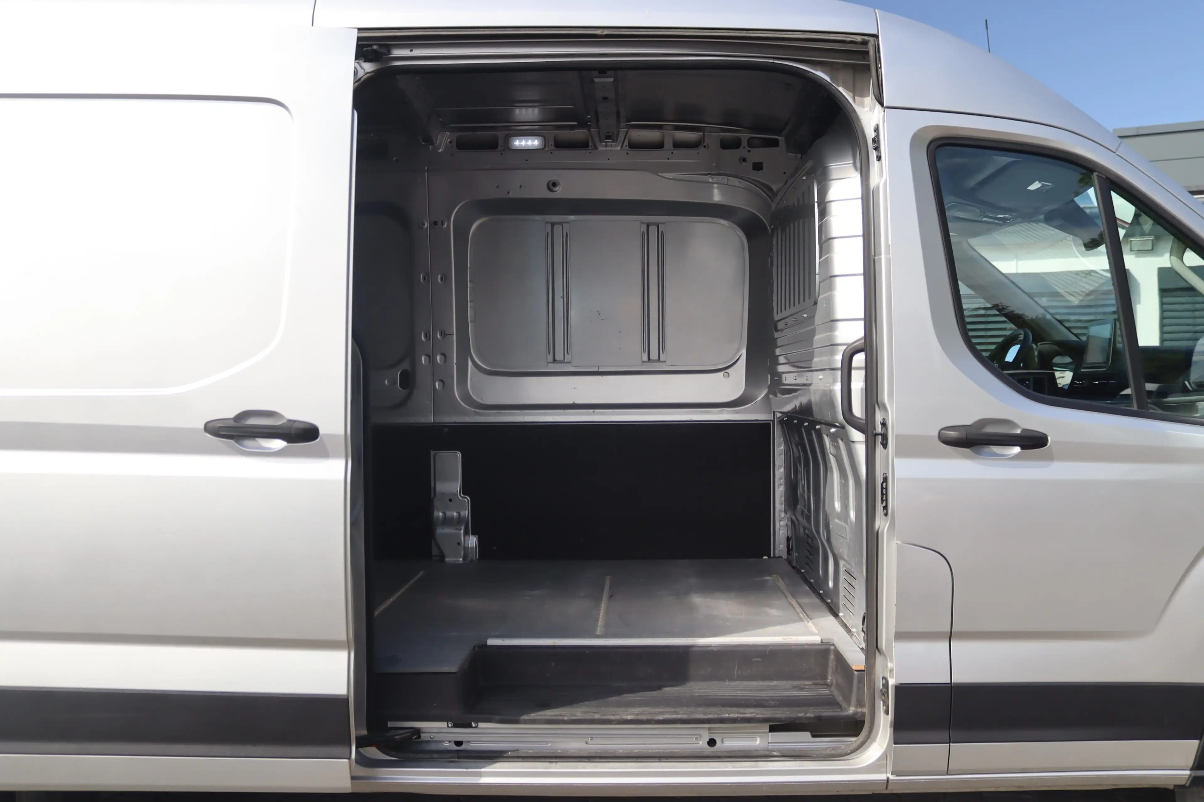 Maxus Deliver 9 AHK-Kamera-Temp.-Bluetooth-Spurhalte- — photo 12