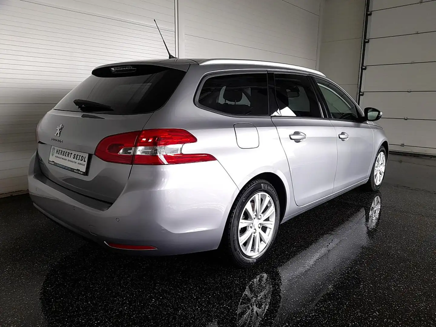Peugeot 308 SW Style 1,5 BlueHDI 130 *SKY / NAVI / TEMPOMAT... Grau - 2