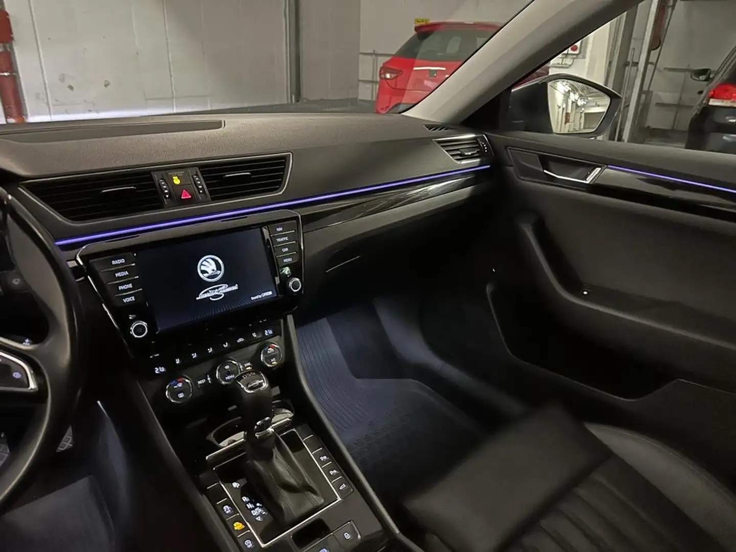 Skoda Superb Combi 2.0 TDI 4x4 DSG L&K - 2