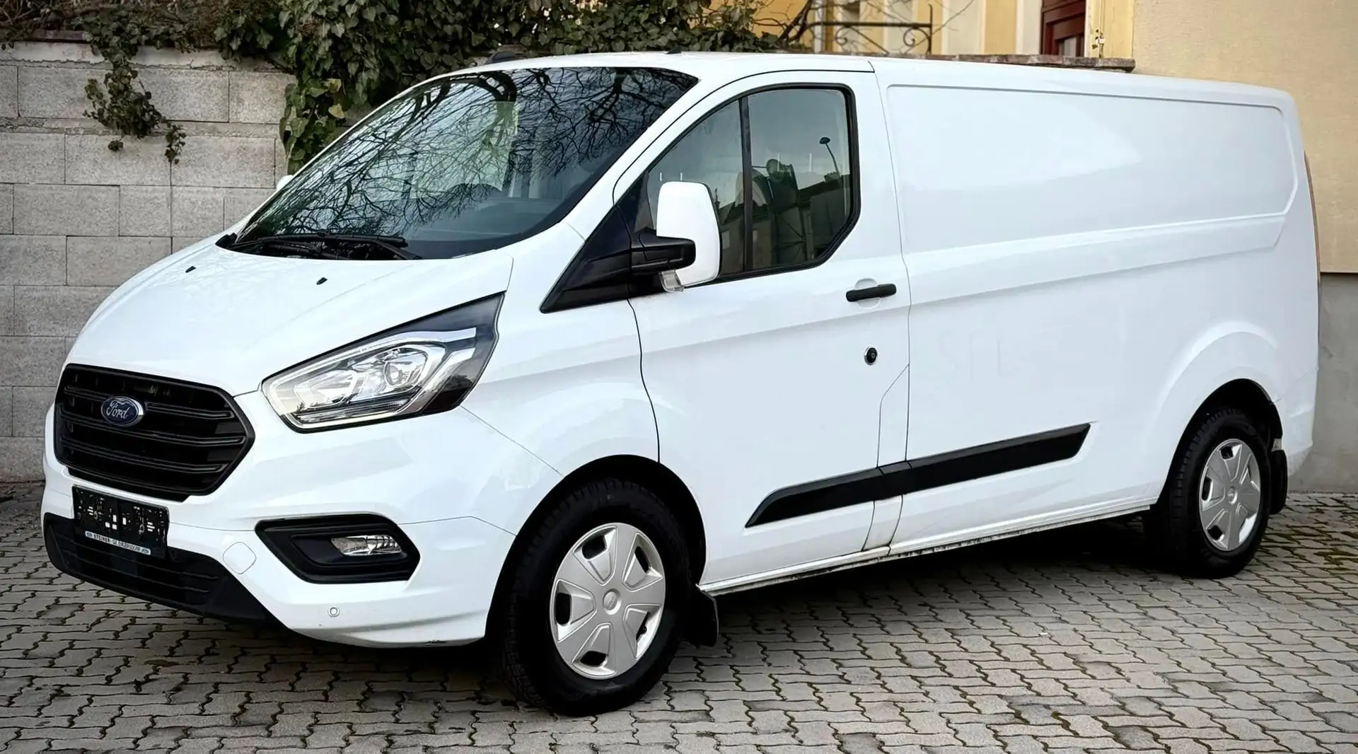 Ford Transit Custom 320 L2H1 Trend 131PS Langversion inkl. MwSt. Weiß - 2