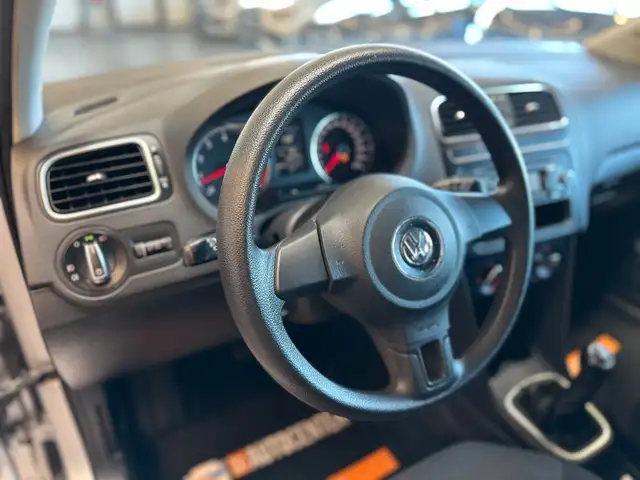 Volkswagen Polo view 5