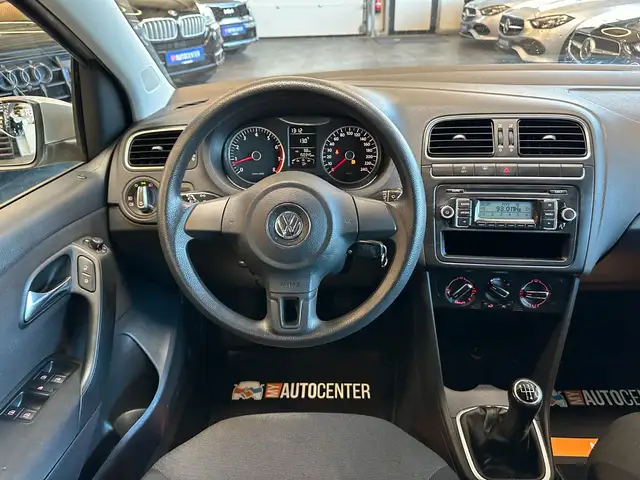 Volkswagen Polo view 3