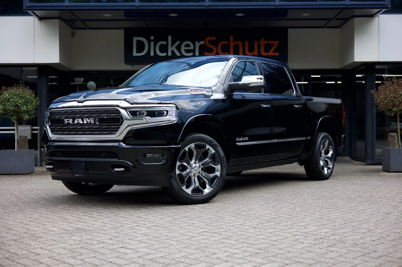 Dodge RAM 1500 5.7 V8 4x4 Crew Cab Limited Zwart - 1