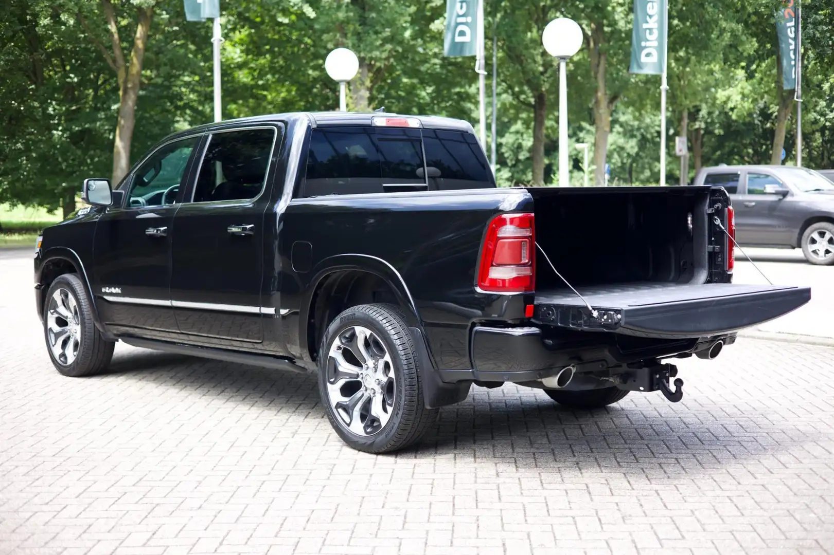 Dodge RAM 1500 5.7 V8 4x4 Crew Cab Limited Zwart - 2
