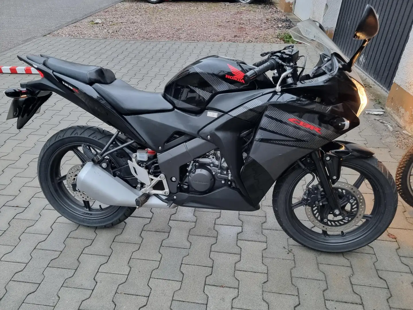 Honda CBR 125 Thai Honda Negro - 1