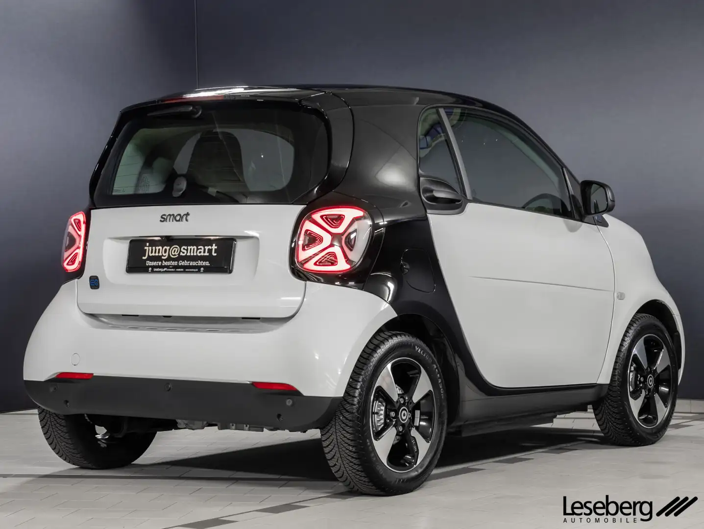 smart forTwo EQ fortwo passion coupé LED/Pano/Kamera/22kW/DAB Weiß - 2