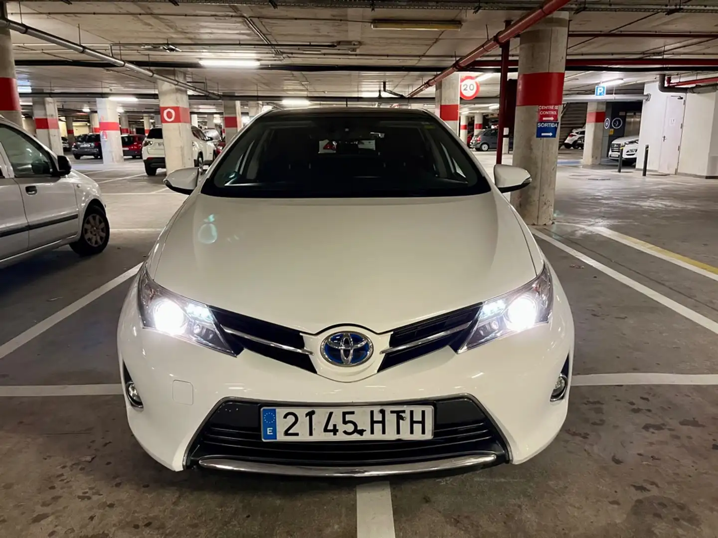 Toyota Auris Hybrid Active White - 2