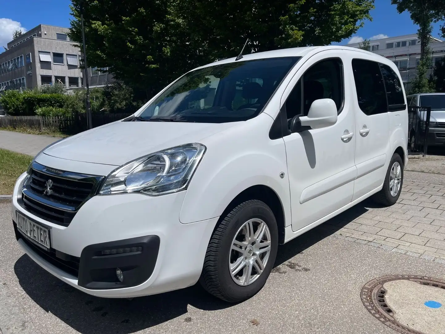 Peugeot Partner Tepee Active Weiß - 1