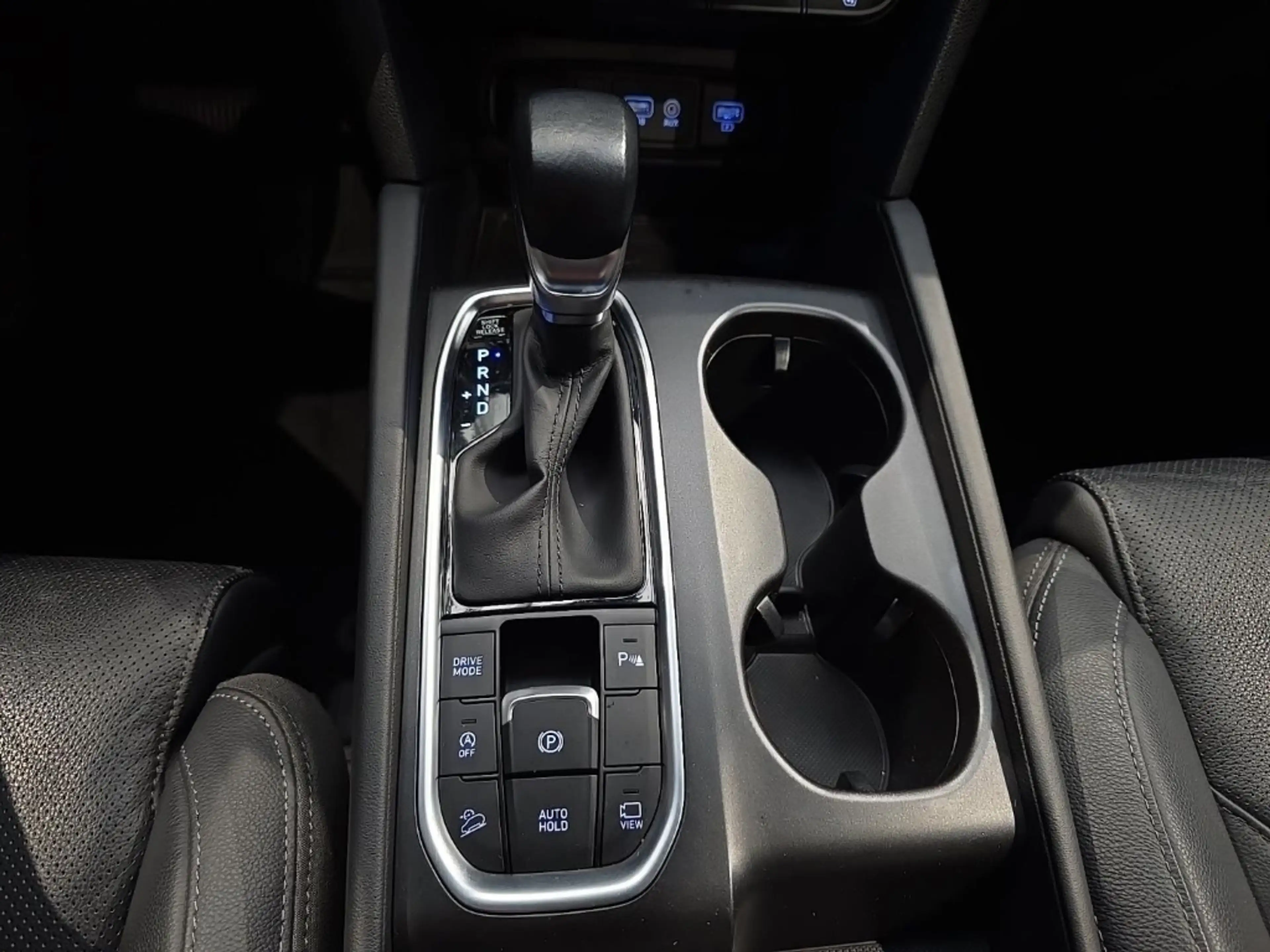 Hyundai SANTA FE 2.2 CRDi 4WD 8AT SEVEN Premium LEDER NAVI LED — photo 12