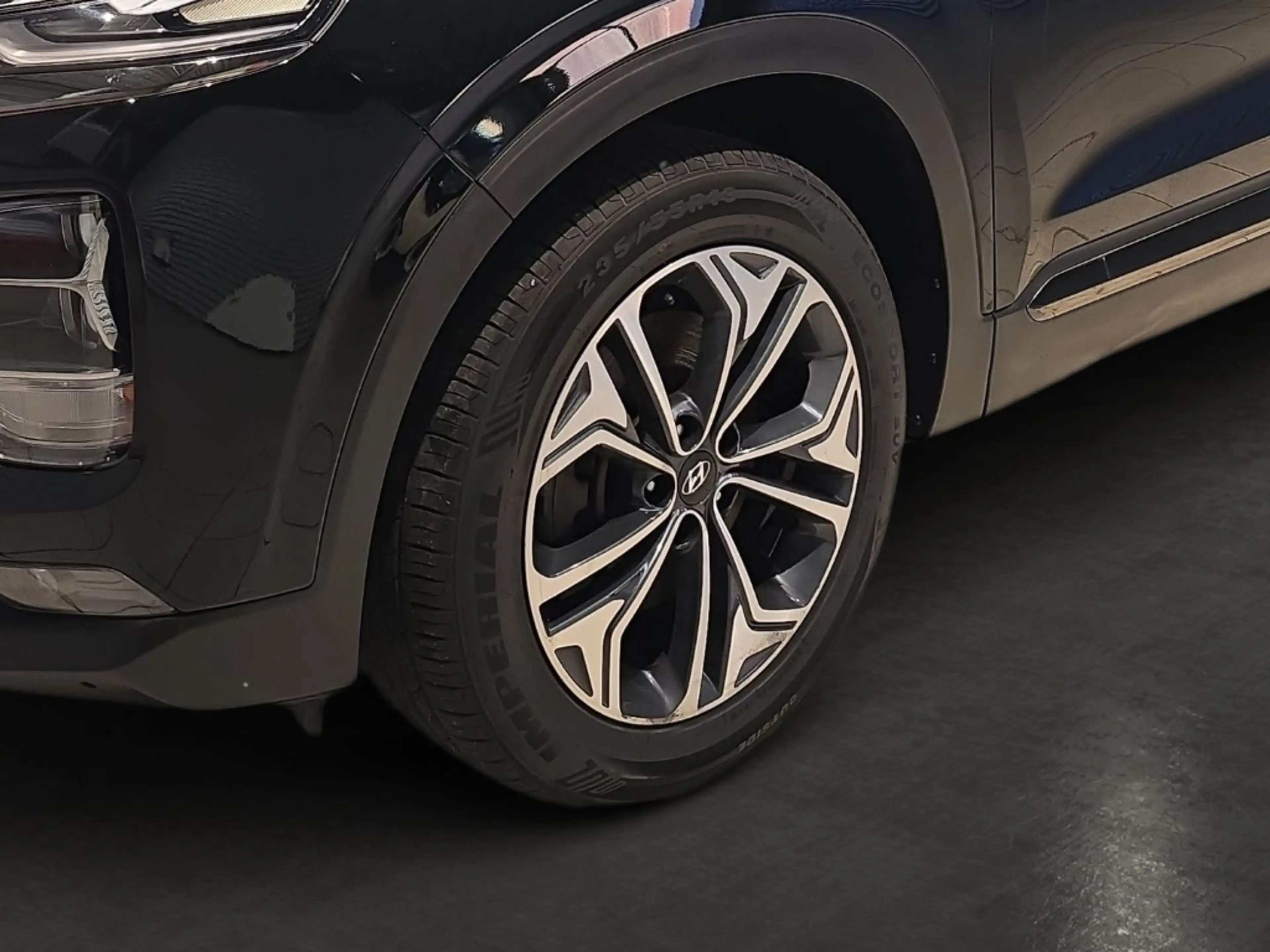 Hyundai SANTA FE 2.2 CRDi 4WD 8AT SEVEN Premium LEDER NAVI LED — photo 6
