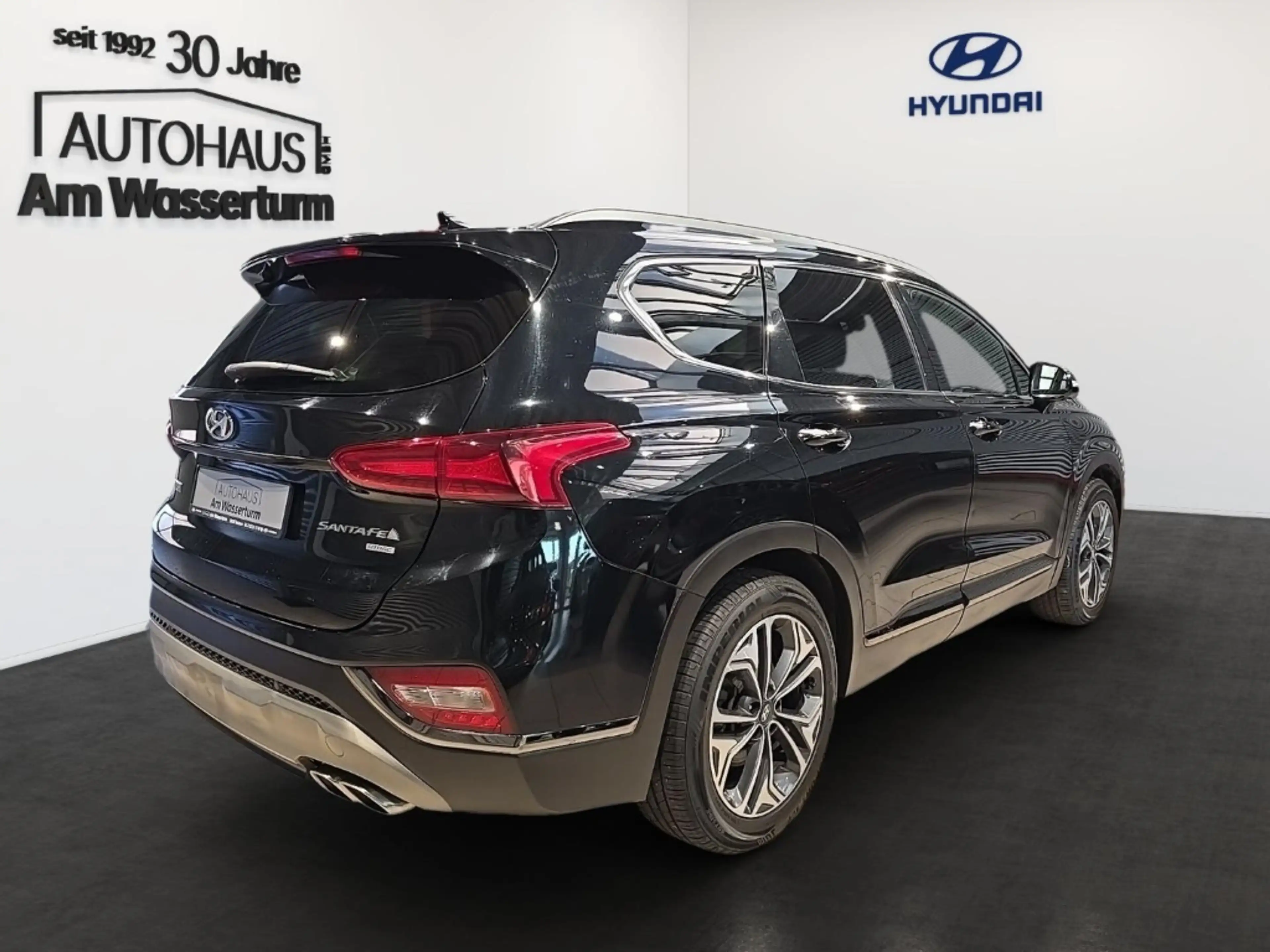 Hyundai SANTA FE 2.2 CRDi 4WD 8AT SEVEN Premium LEDER NAVI LED — photo 3