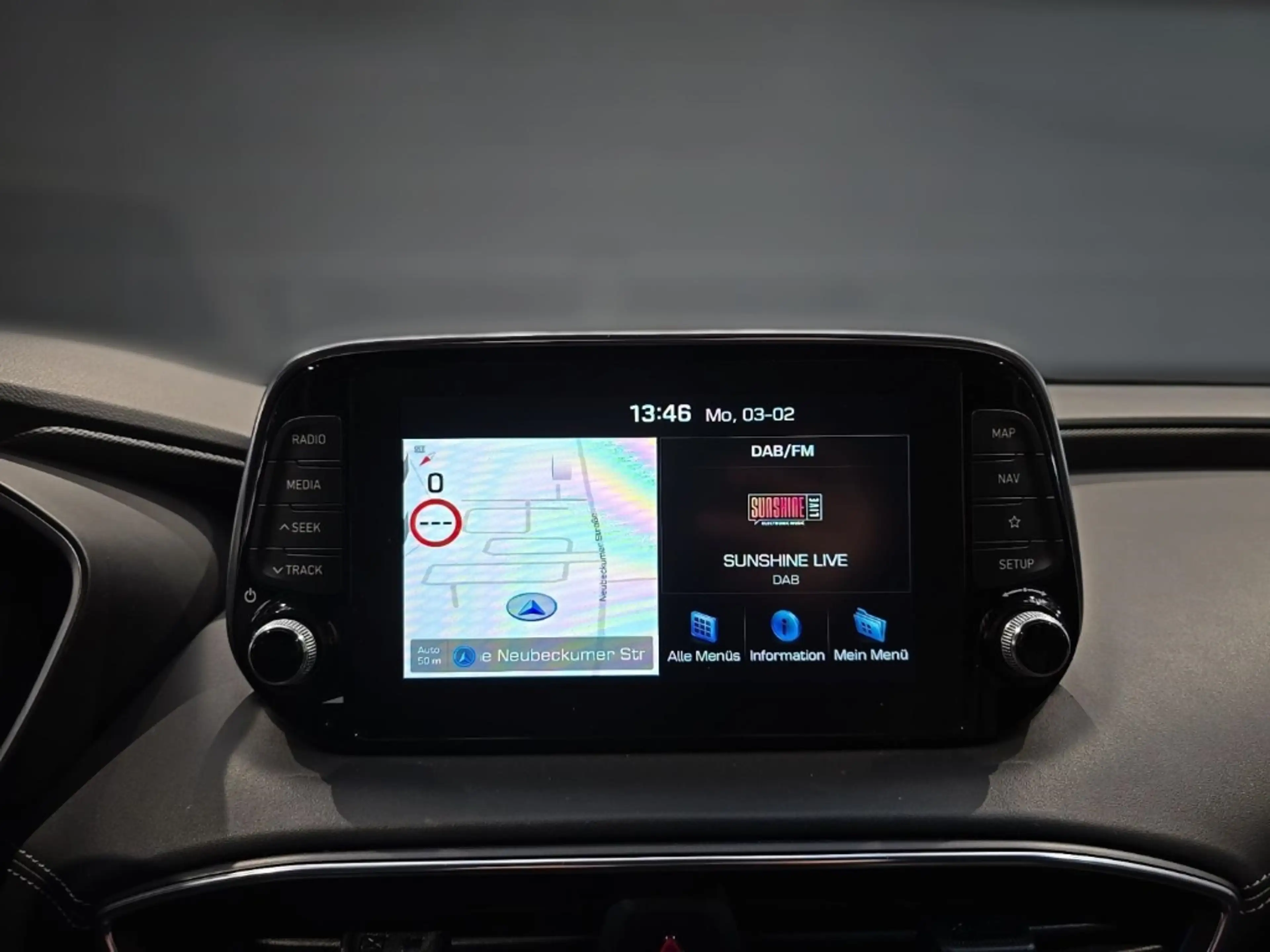Hyundai SANTA FE 2.2 CRDi 4WD 8AT SEVEN Premium LEDER NAVI LED — photo 10