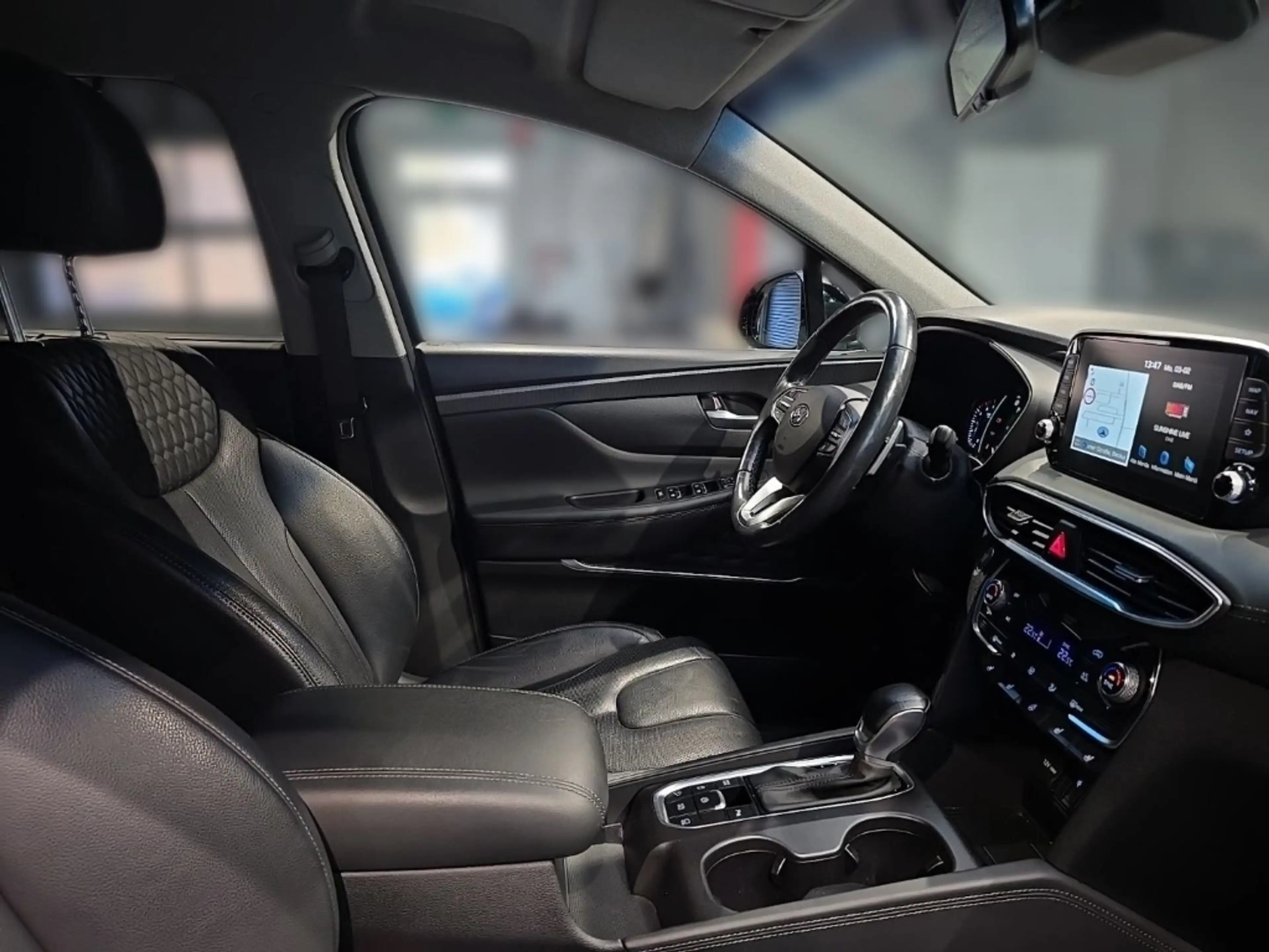 Hyundai SANTA FE 2.2 CRDi 4WD 8AT SEVEN Premium LEDER NAVI LED — photo 13