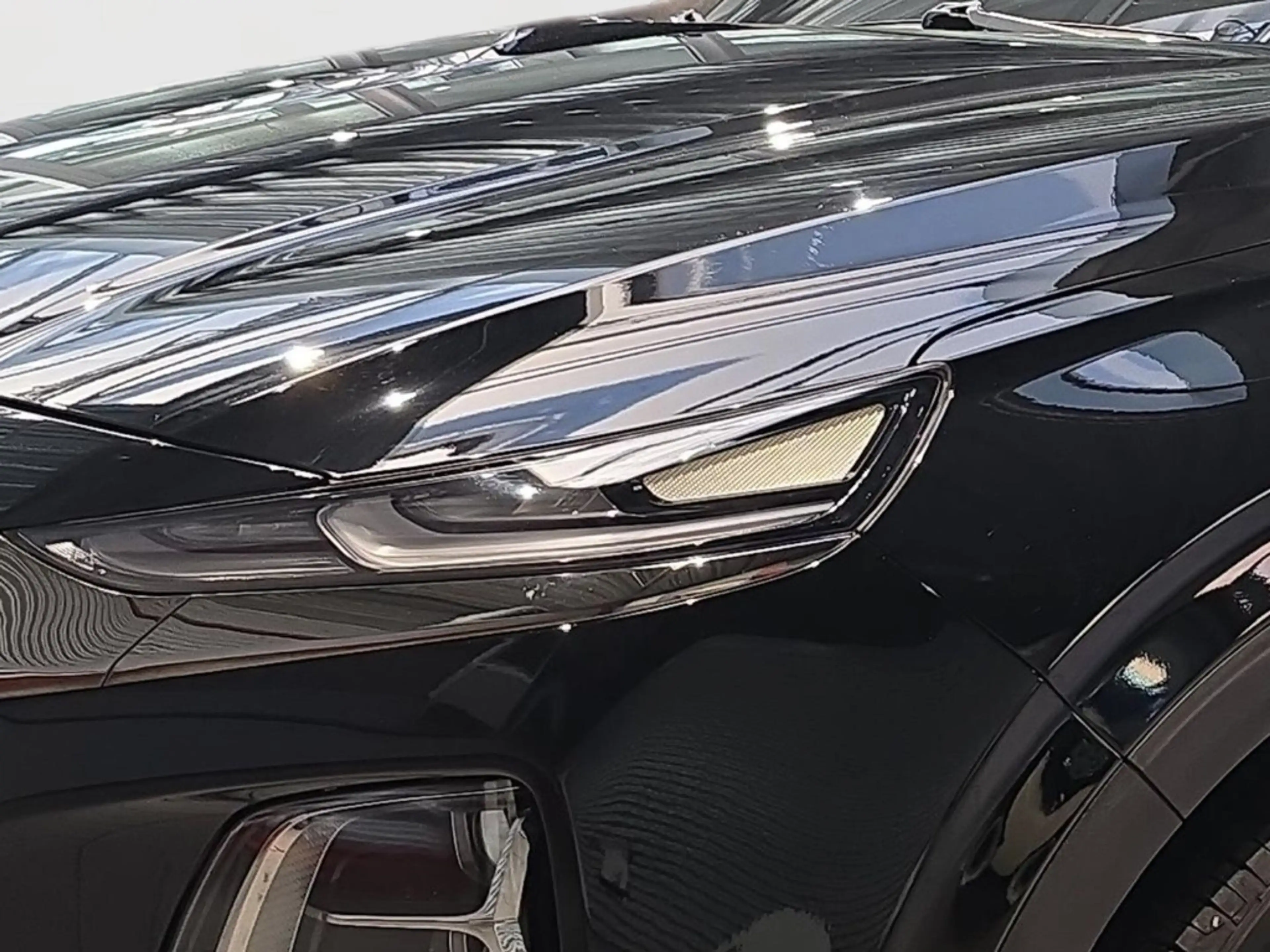 Hyundai SANTA FE 2.2 CRDi 4WD 8AT SEVEN Premium LEDER NAVI LED — photo 5