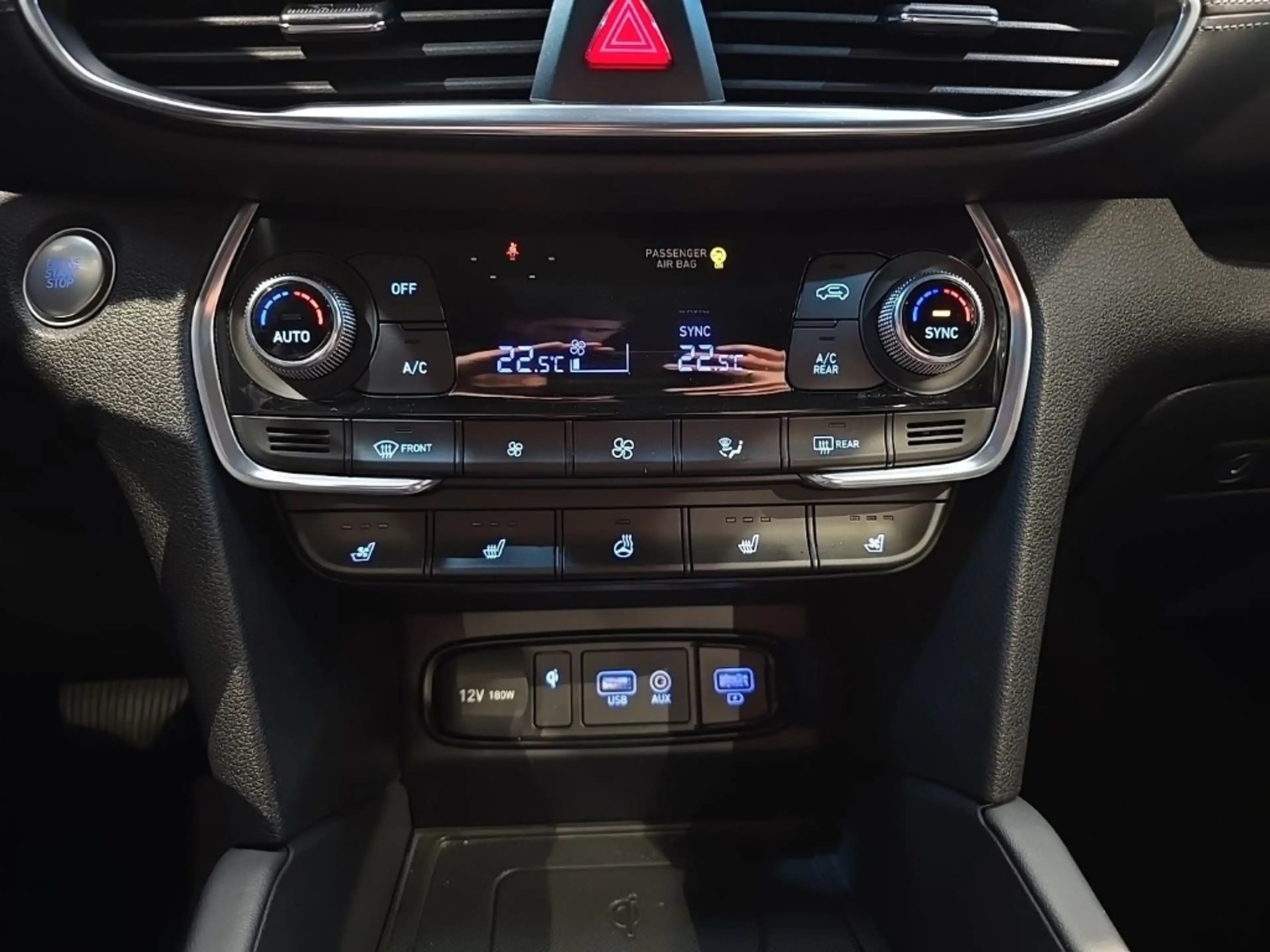 Hyundai SANTA FE 2.2 CRDi 4WD 8AT SEVEN Premium LEDER NAVI LED — photo 11
