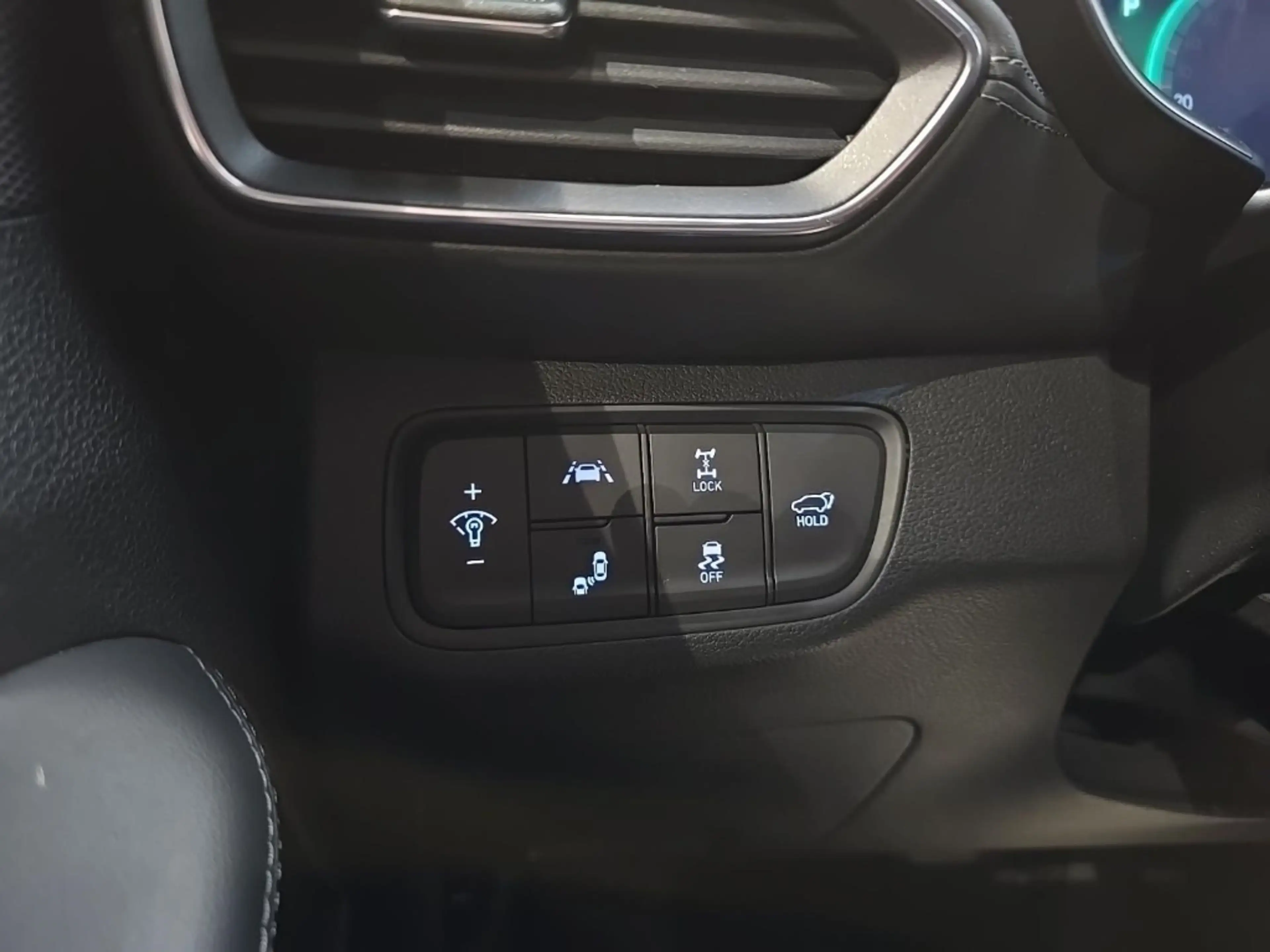 Hyundai SANTA FE 2.2 CRDi 4WD 8AT SEVEN Premium LEDER NAVI LED — photo 15