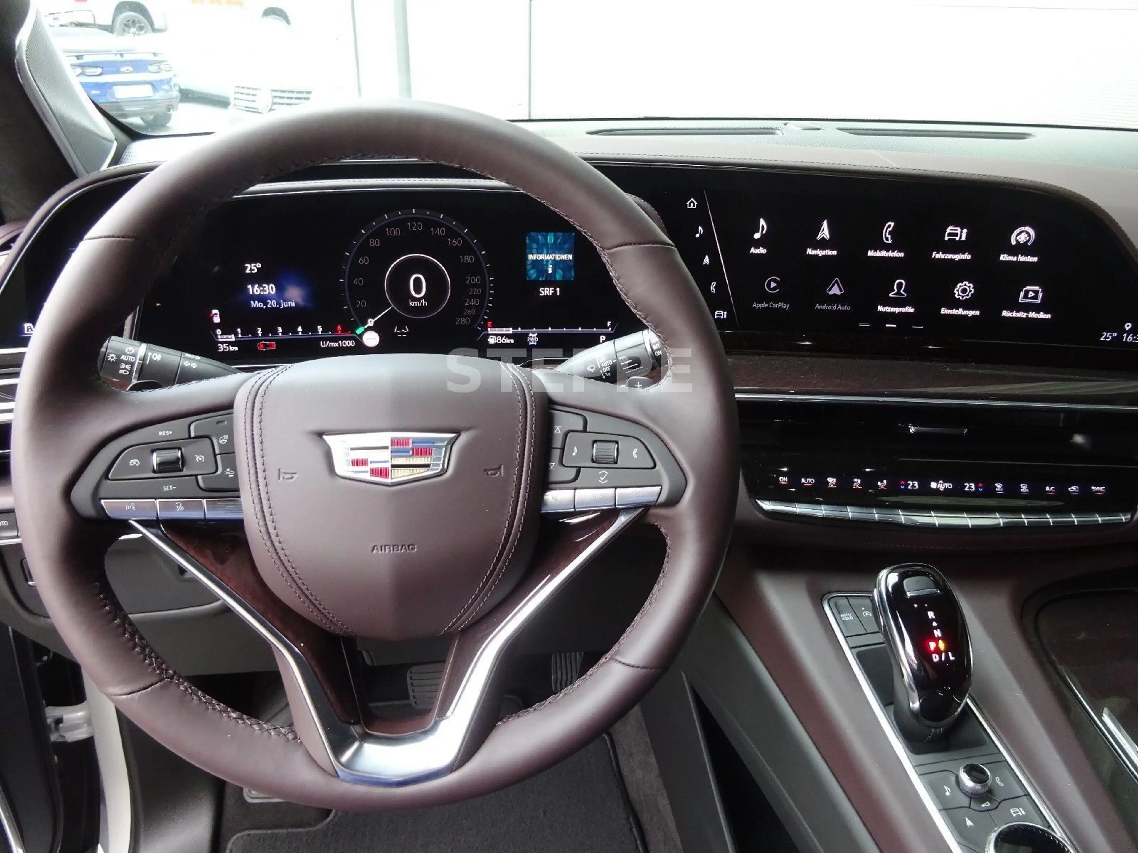 Cadillac Escalade 6.2 V8 Sport Platinum EU-Navi Luftfed. — photo 11