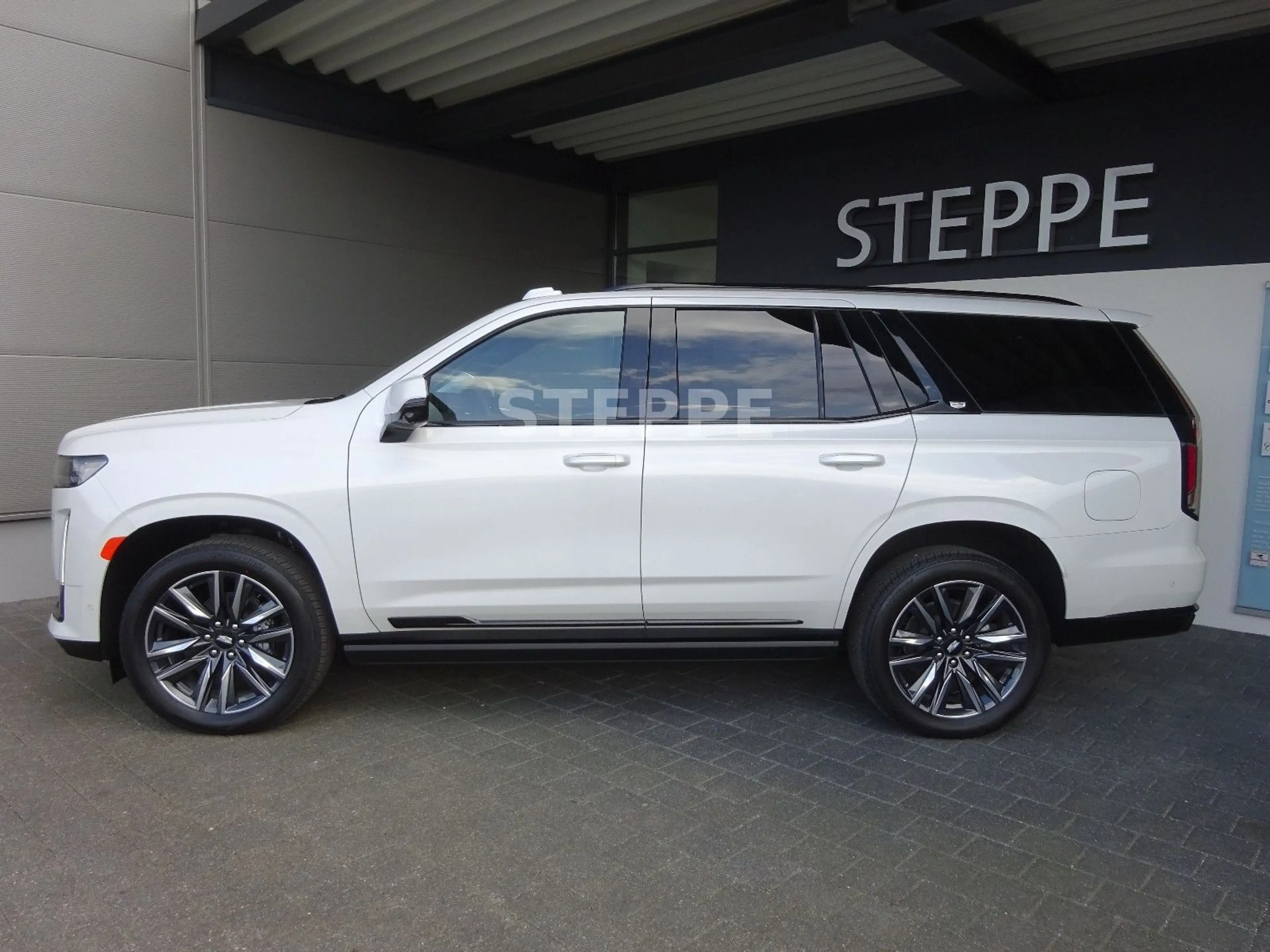Cadillac Escalade 6.2 V8 Sport Platinum EU-Navi Luftfed. — photo 3