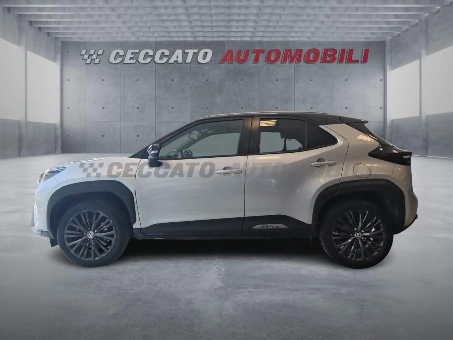 Toyota Yaris Cross Yaris Cross 1.5h Adventure awd-i 116cv e-cvt Grigio - 2