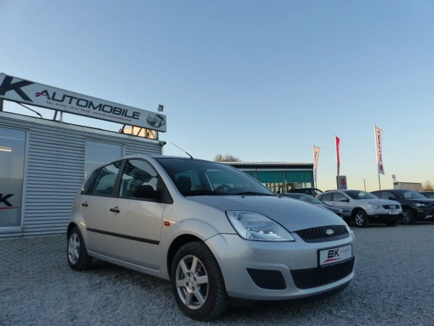 Ford Fiesta 1.3 TÜV,- Kundendienst Neu Klimaanlage Servo Zilver - 1